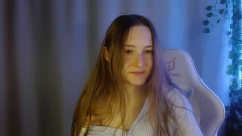 Snapshot of sweetie_lover chatting on 10.07.25 Annie online show from 10.07.25