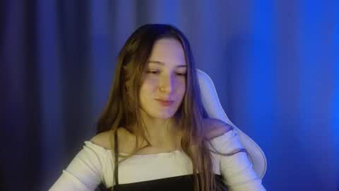 Snapshot of sweetie_lover chatting on 10.22.25 Annie online show from 10.22.25