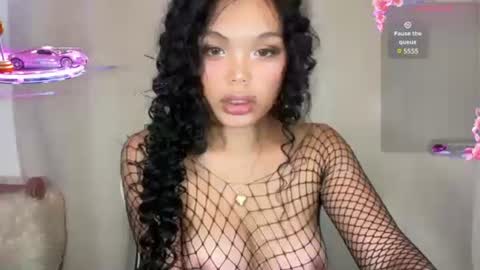 Snapshot of sweetie_zaima chatting on 11.26.25 Zaima online show from 11.26.25