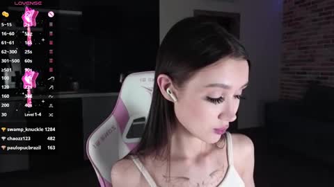 Snapshot of sweetiebones chatting on 12.07.24 bratty gf online show from 12.07.24