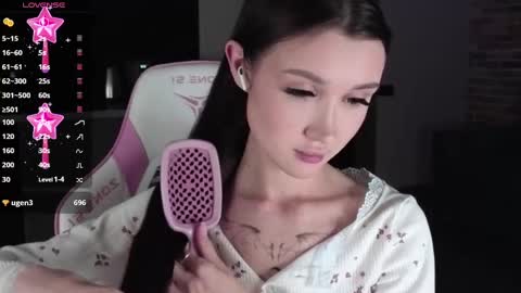 Snapshot of sweetiebones chatting on 12.08.24 bratty gf online show from 12.08.24