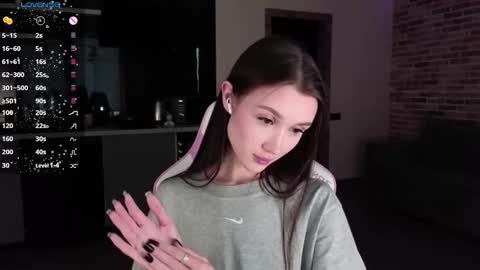 Snapshot of sweetiebones chatting on 12.29.24 bratty gf online show from 12.29.24