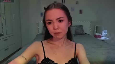 Snapshot of sweetieee_kira chatting on 06.17.26 sweetieee_kira online show from 06.17.26