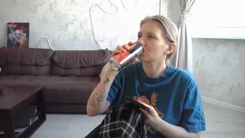 SweetieeFox online show from 09.17.25
