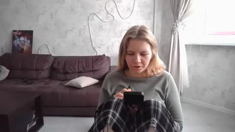 SweetieeFox online show from 09.25.25