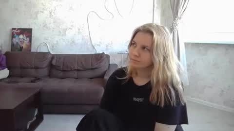 SweetieeFox online show from 10.01.25
