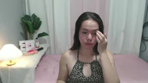 Snapshot of sweetjuliaa17 chatting on 10.05.25 -TheGirlnamedJULIA- online show from 10.05.25