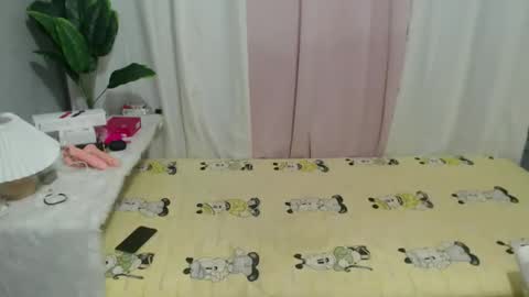 Snapshot of sweetjuliaa17 chatting on 10.17.25 -TheGirlnamedJULIA- online show from 10.17.25
