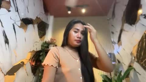 Snapshot of sweetladyboyx chatting on 11.02.25 online show from 11.02.25