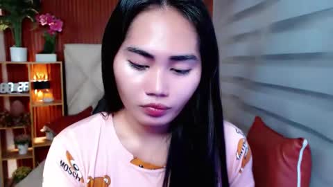 Snapshot of sweetladyboyx chatting on 12.15.25 online show from 12.15.25