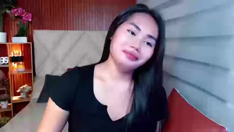 Snapshot of sweetladyboyx chatting on 12.18.25 online show from 12.18.25