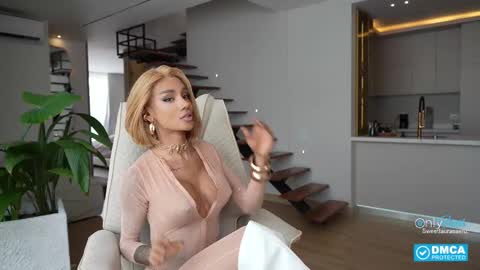 Snapshot of sweetlaurasaenz chatting on 10.19.25 Laura Saenz Geminis online show from 10.19.25