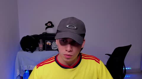 Snapshot of sweetlian_04 chatting on 12.22.24 Lian online show from 12.22.24