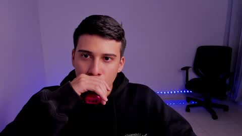 Snapshot of sweetlian_04 chatting on 01.14.25 Lian online show from 01.14.25