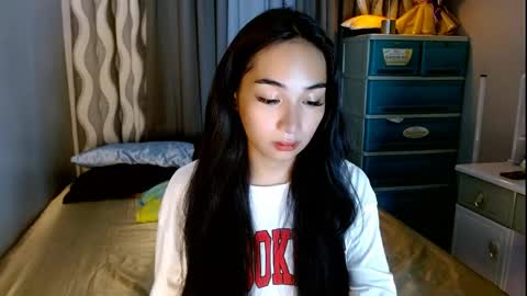 Snapshot of sweetlilly_18 chatting on 05.23.26 Lilly online show from 05.23.26