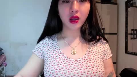 Snapshot of sweetlovepinay04 chatting on 01.06.25 Zoe online show from 01.06.25