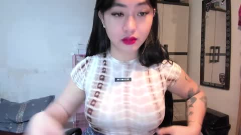 Snapshot of sweetlovepinay04 chatting on 01.20.25 Zoe online show from 01.20.25