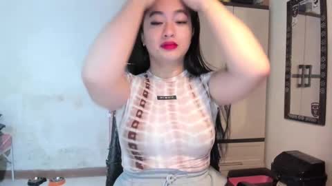 Snapshot of sweetlovepinay04 chatting on 01.28.25 Zoe online show from 01.28.25