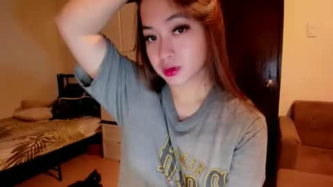 Snapshot of sweetlovepinay04 chatting on 10.22.25 Zoe online show from 10.22.25