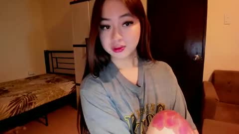 Snapshot of sweetlovepinay04 chatting on 10.24.25 Zoe online show from 10.24.25