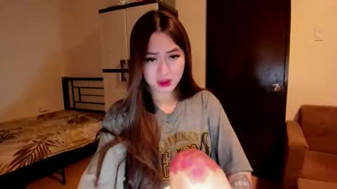 Snapshot of sweetlovepinay04 chatting on 10.30.25 Zoe online show from 10.30.25