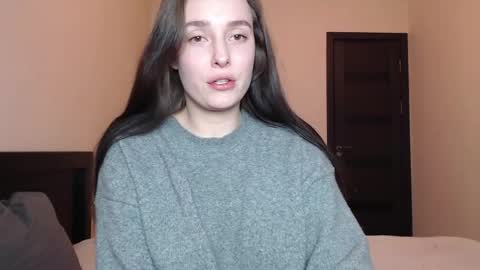 Mia online show from 04.14.26