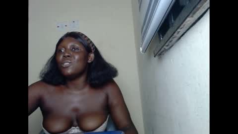 Snapshot of sweetnectarx chatting on 02.15.25 sweetnectarx online show from 02.15.25