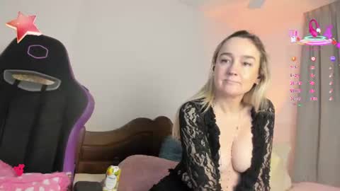 Snapshot of sweetnina_wet chatting on 08.01.26 Sweetnina online show from 08.01.26