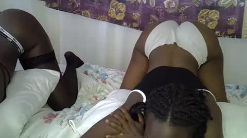 Snapshot of sweetpasion2 chatting on 12.18.25 sweetpasion2 online show from 12.18.25