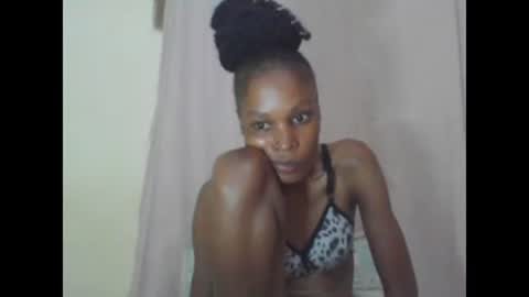 ESTHER online show from 01.28.25