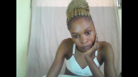 ESTHER online show from 02.08.25