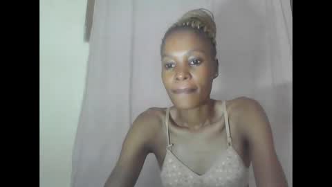 ESTHER online show from 02.11.25
