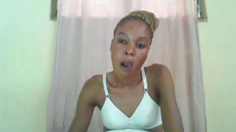 ESTHER online show from 02.11.25