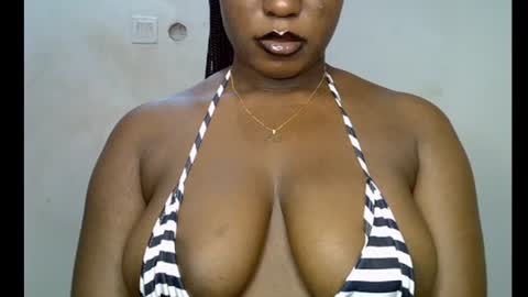 Snapshot of sweetpetitgirl chatting on 07.12.26 LILY BRANDY online show from 07.12.26