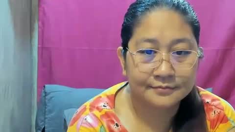 Snapshot of sweetpilipina88 chatting on 12.09.24 MIA online show from 12.09.24