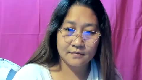 Snapshot of sweetpilipina88 chatting on 12.20.24 MIA online show from 12.20.24