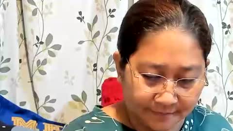 Snapshot of sweetpilipina88 chatting on 09.28.25 MIA online show from 09.28.25