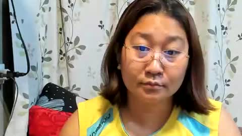 Snapshot of sweetpilipina88 chatting on 10.24.25 MIA online show from 10.24.25