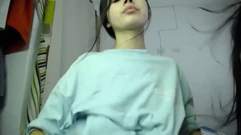 Snapshot of sweetpink1_ chatting on 09.18.25 Caro Lily online show from 09.18.25