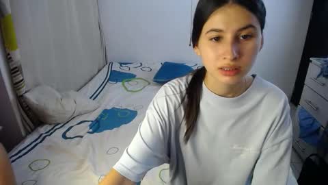 Snapshot of sweetpink1_ chatting on 10.04.25 Caro Lily online show from 10.04.25