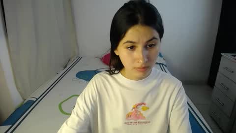 Snapshot of sweetpink1_ chatting on 10.04.25 Caro Lily online show from 10.04.25