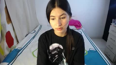 Snapshot of sweetpink1_ chatting on 10.17.25 Caro Lily online show from 10.17.25