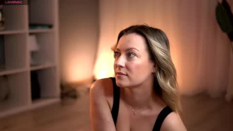 Snapshot of sweetrossie chatting on 02.09.26 Rose online show from 02.09.26