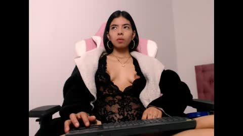 Snapshot of sweetscaarlett chatting on 03.25.26 sweetscaarlett online show from 03.25.26