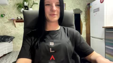 Snapshot of sweetshy99 chatting on 04.01.26 Sweet Shy online show from 04.01.26