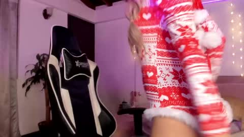 Snapshot of sweett_catt1 chatting on 12.20.24 Cat independent model online show from 12.20.24