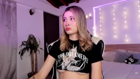 Snapshot of sweett_catt1 chatting on 01.07.25 Cat independent model online show from 01.07.25