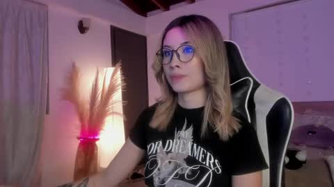 Snapshot of sweett_catt1 chatting on 02.23.25 Cat independent model online show from 02.23.25