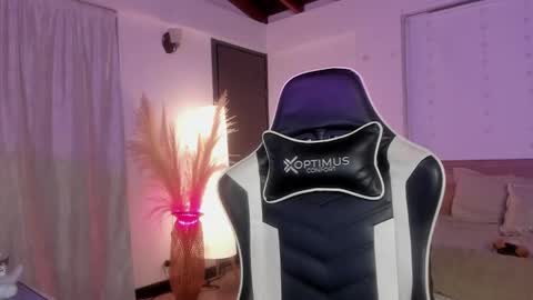 Snapshot of sweett_catt1 chatting on 02.25.25 Cat independent model online show from 02.25.25