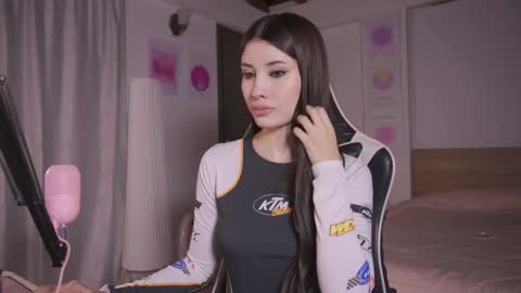 Snapshot of sweett_catt1 chatting on 11.05.25 Cat independent model online show from 11.05.25